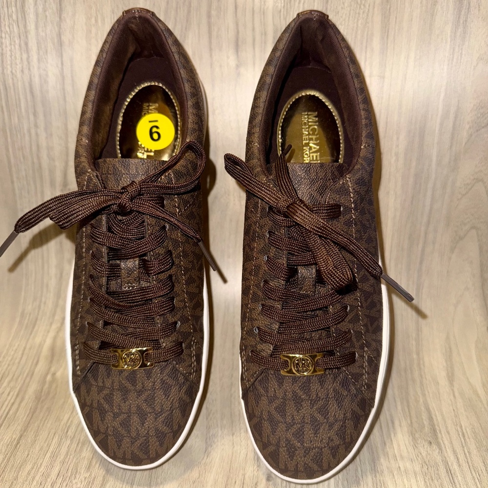 Brand New MICHAEL KORS Keaton Logo Sneaker Size 9